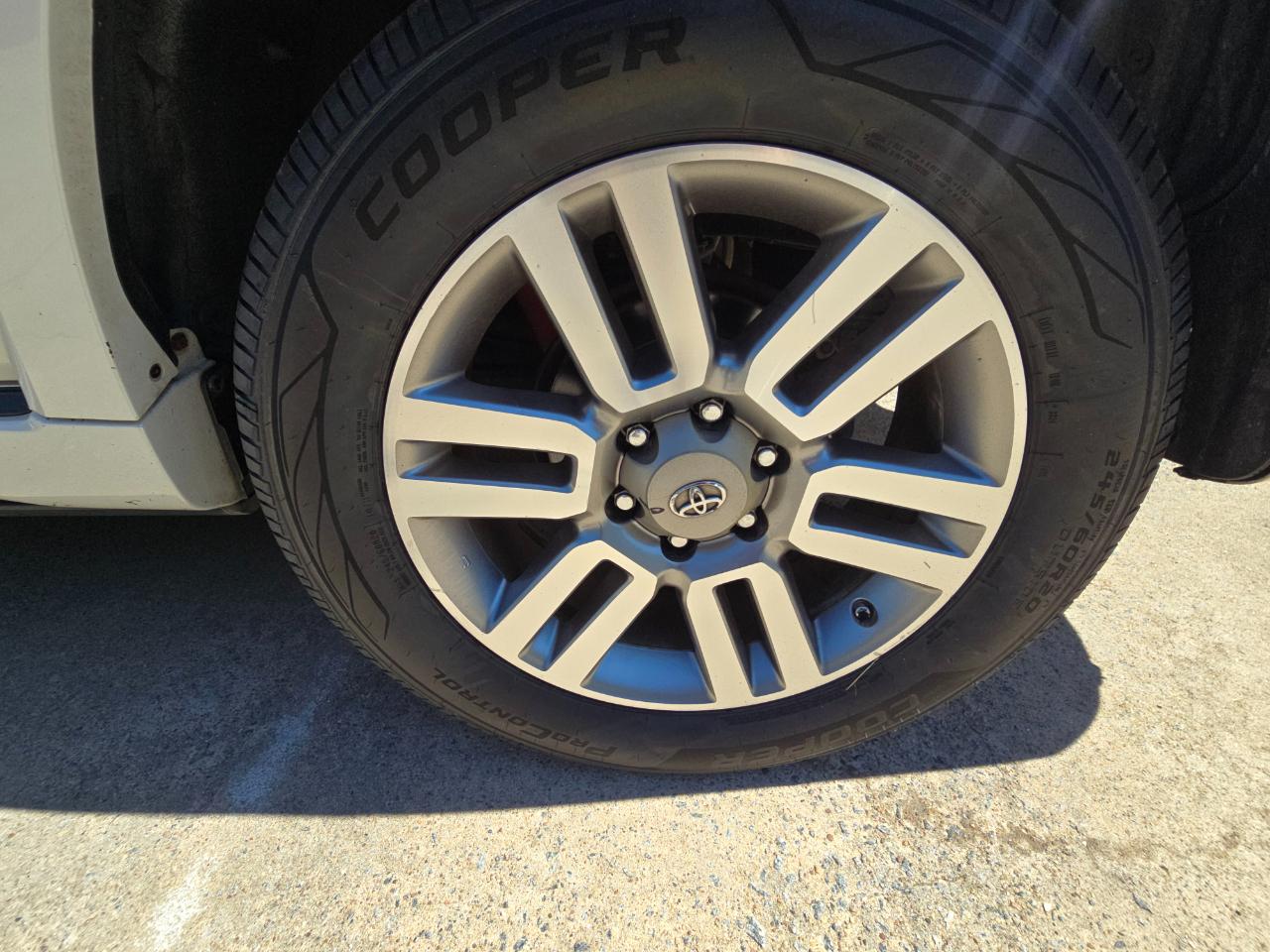 Toyota 4Runner Limited 2WD V6 2013