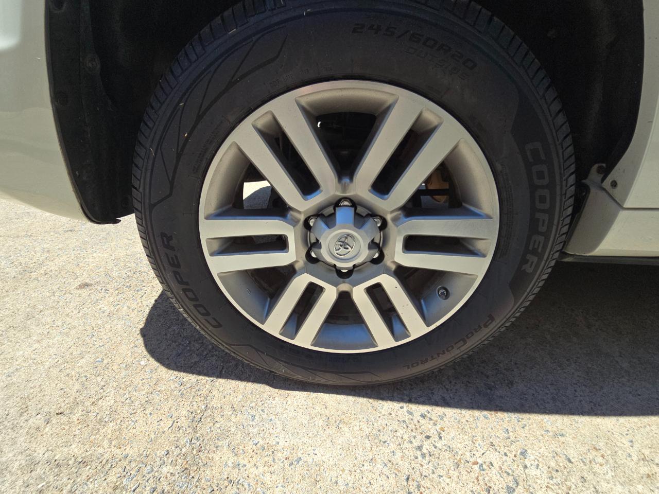Toyota 4Runner Limited 2WD V6 2013