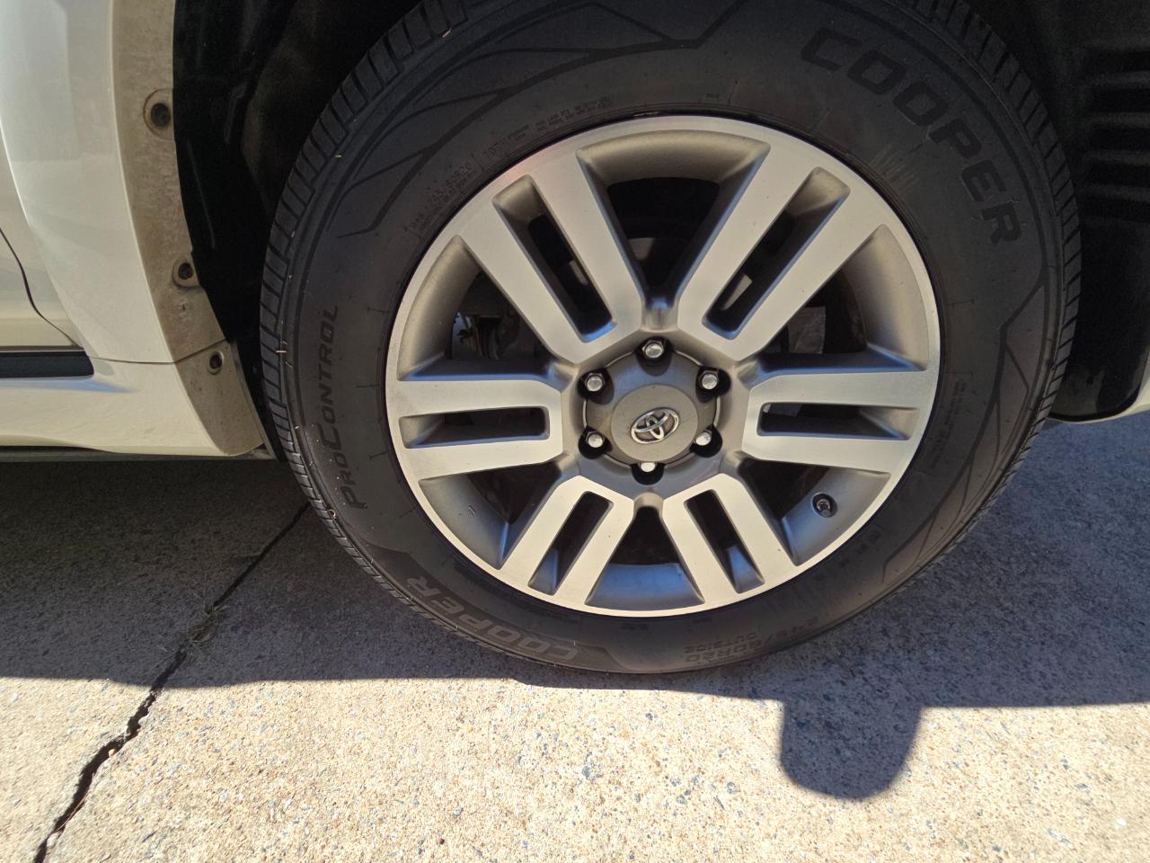 Toyota 4Runner Limited 2WD V6 2013