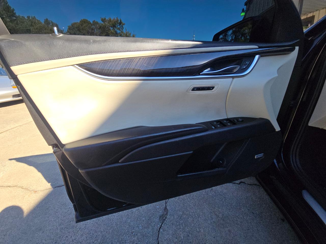Cadillac XTS photo 8