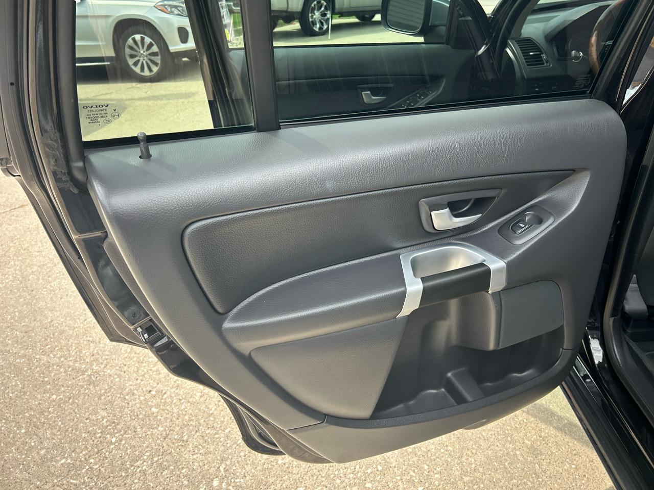 Volvo XC90 AWD 4dr V8 2010