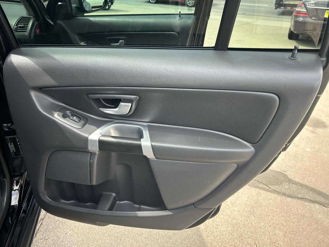 Volvo XC90 AWD 4dr V8 2010