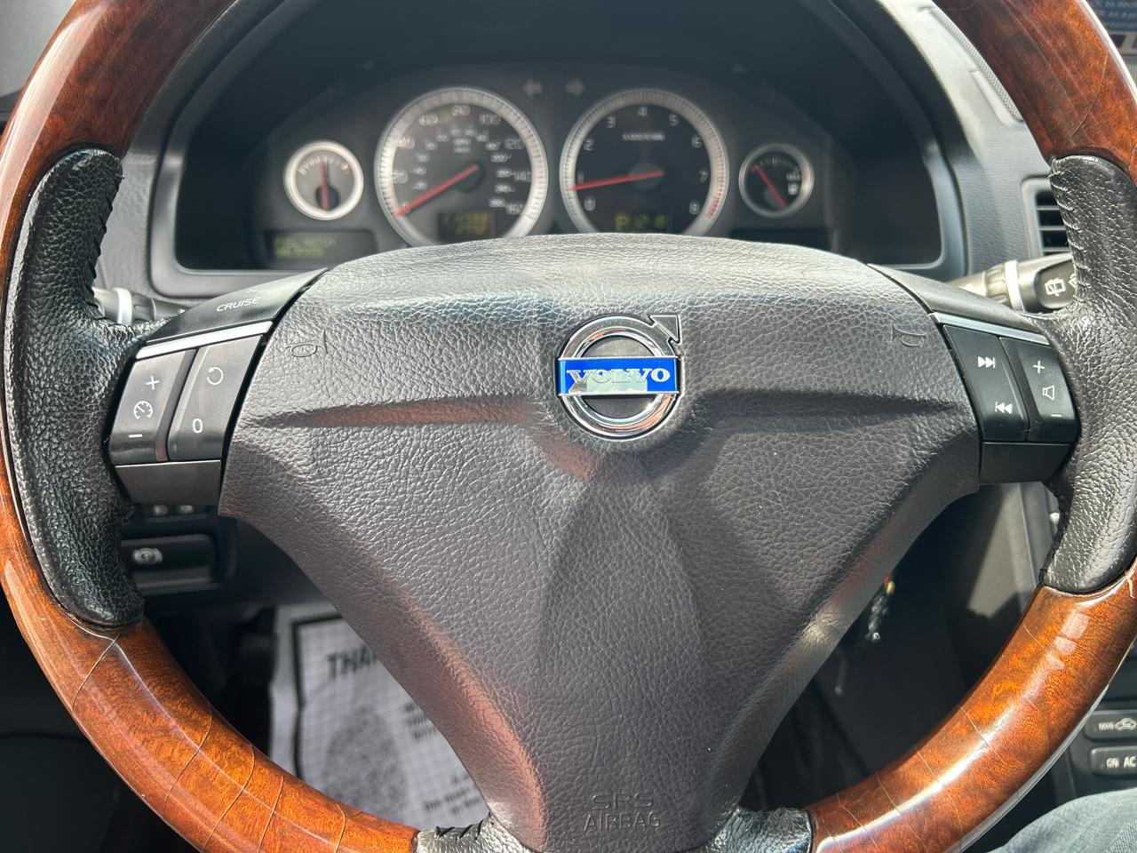 Volvo XC90 AWD 4dr V8 2010