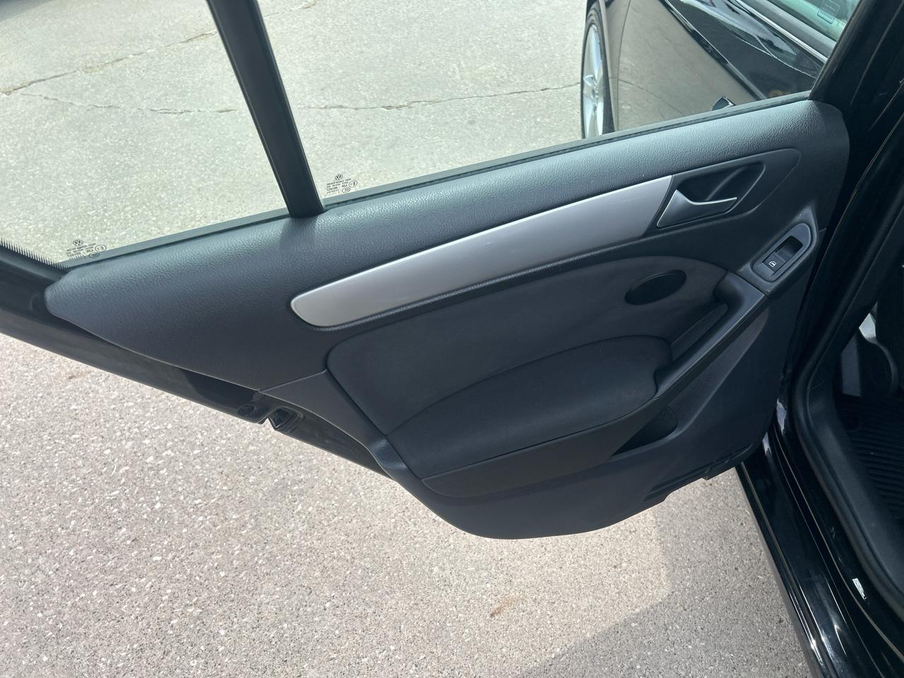 Volkswagen Golf 4dr HB DSG TDI w/Sunroof & Nav 2014