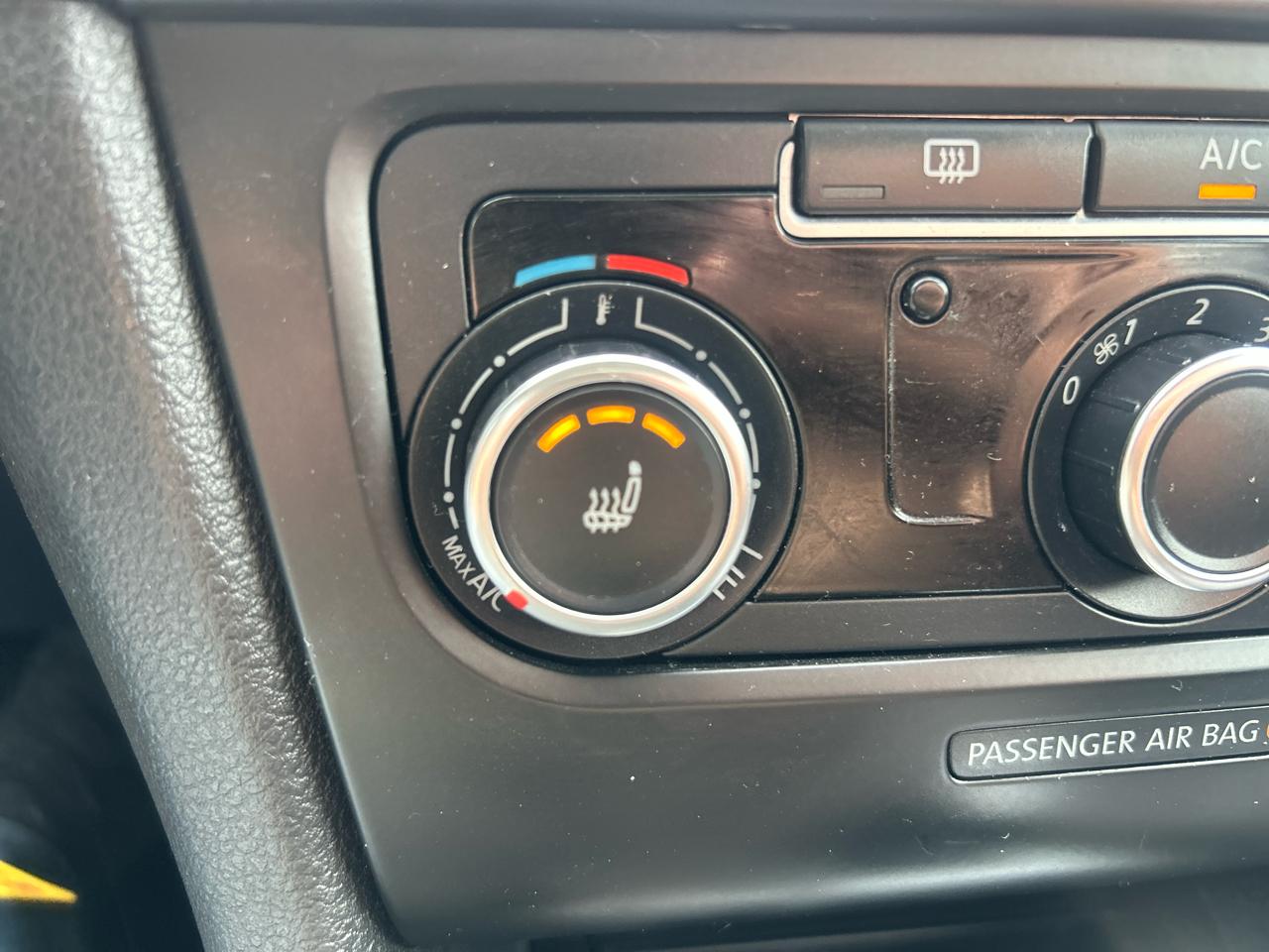 Volkswagen Golf 4dr HB DSG TDI w/Sunroof & Nav 2014