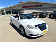 2014 Chrysler 200  2014 Chrysler 200