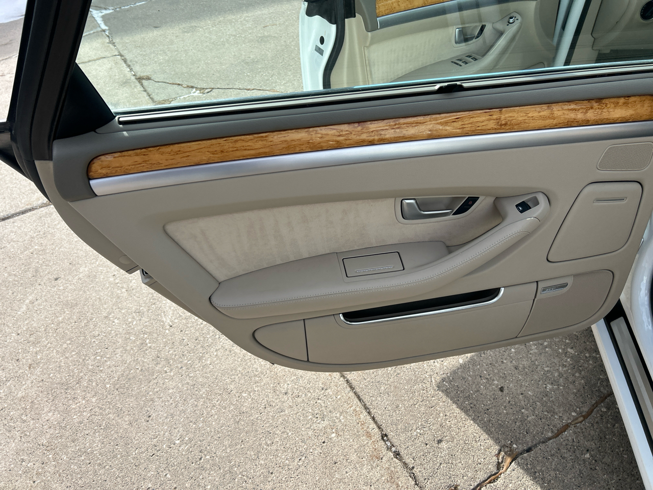 Audi A8 L 4dr Sdn 4.2L 2009