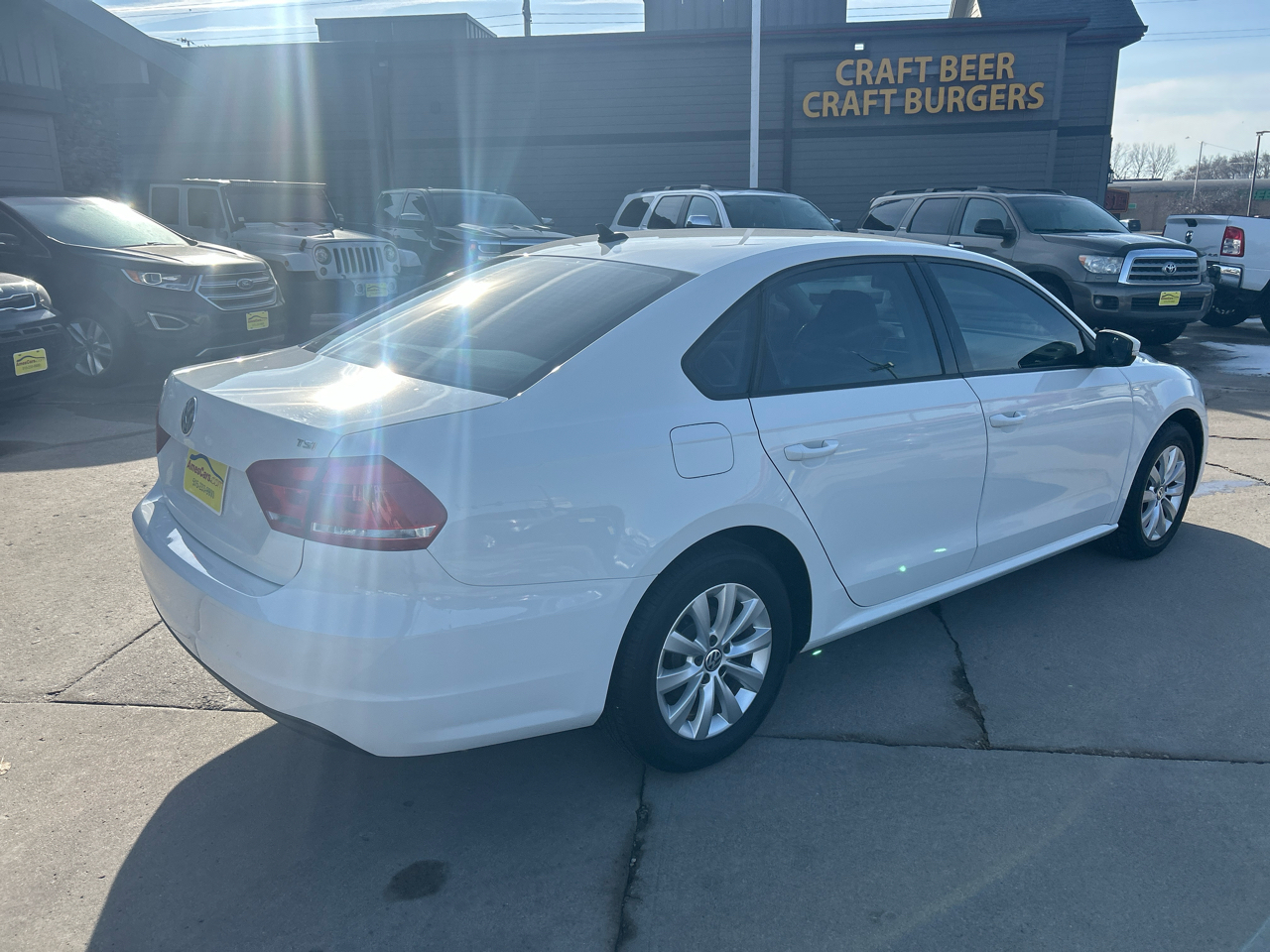 Volkswagen Passat 4dr Sdn 1.8T Auto Wolfsburg Ed 2014