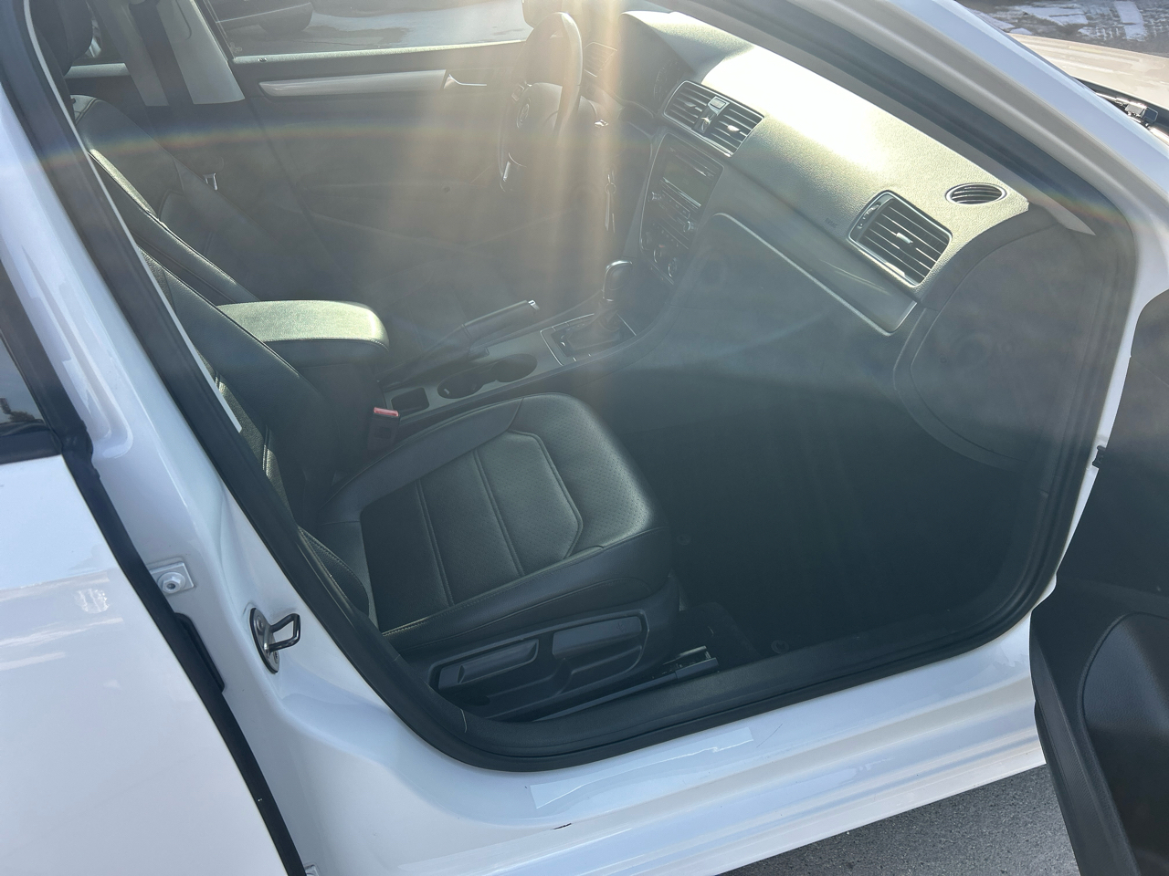 Volkswagen Passat 4dr Sdn 1.8T Auto Wolfsburg Ed 2014