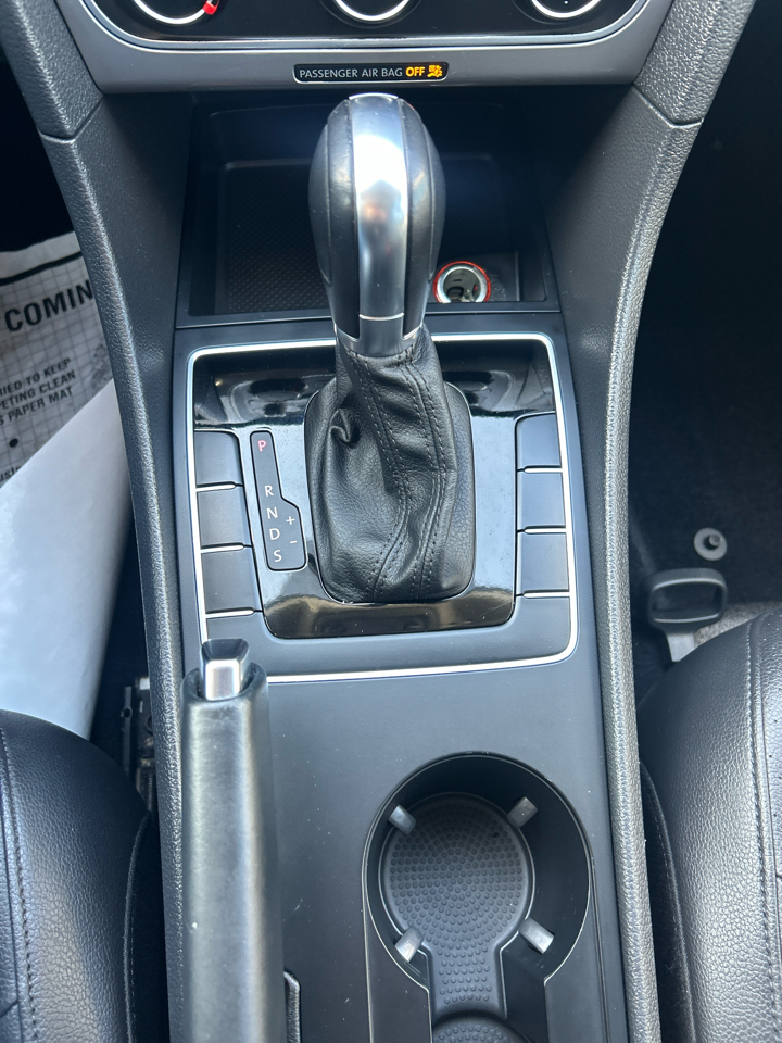 Volkswagen Passat 4dr Sdn 1.8T Auto Wolfsburg Ed 2014