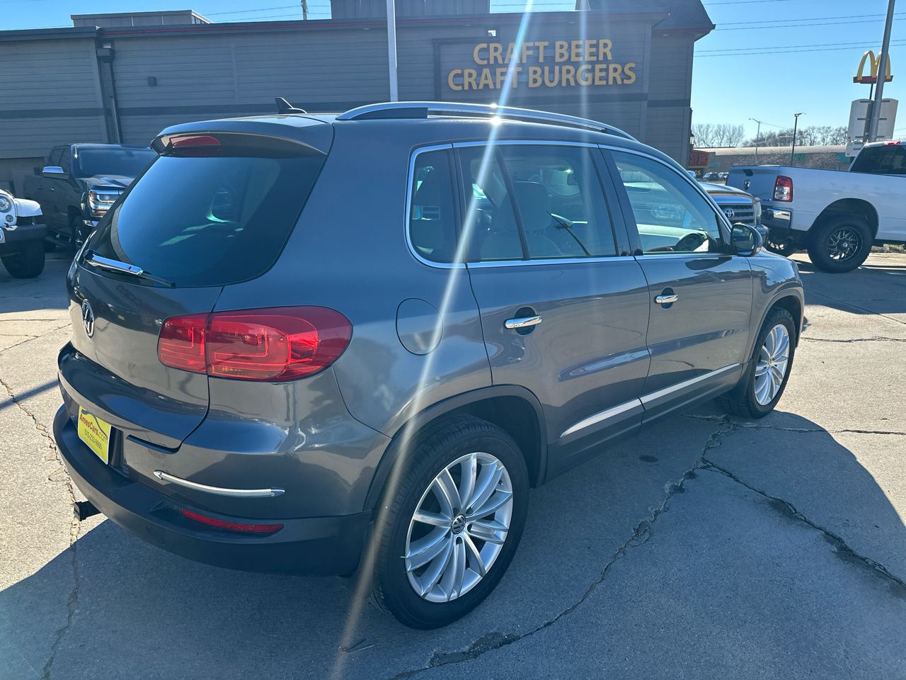Volkswagen Tiguan 2WD 4dr Auto SE w/Sunroof & Nav 2012