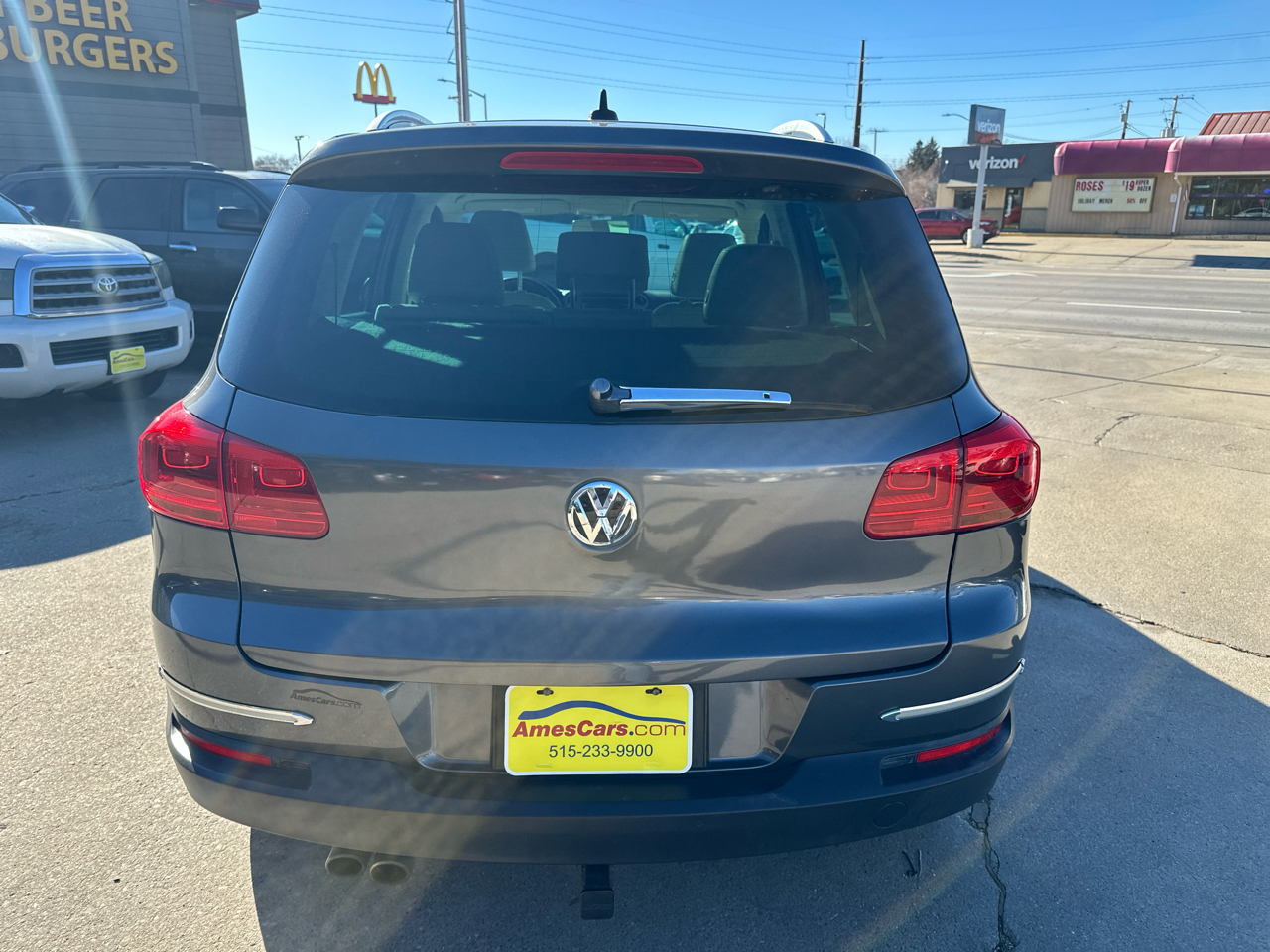 Volkswagen Tiguan 2WD 4dr Auto SE w/Sunroof & Nav 2012