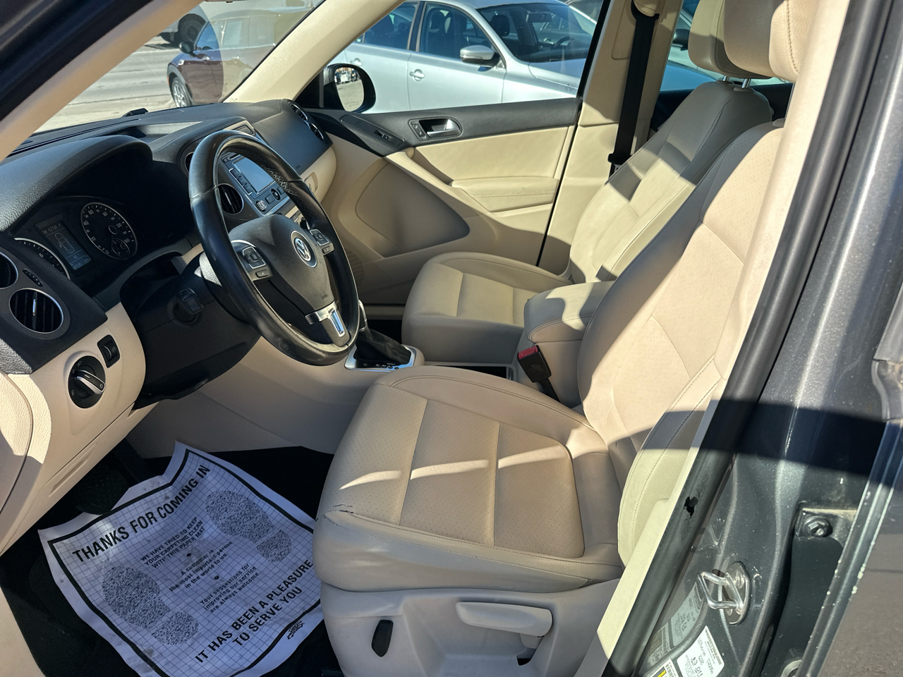 Volkswagen Tiguan 2WD 4dr Auto SE w/Sunroof & Nav 2012