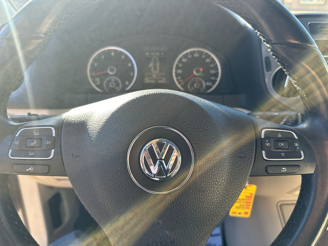 Volkswagen Tiguan 2WD 4dr Auto SE w/Sunroof & Nav 2012