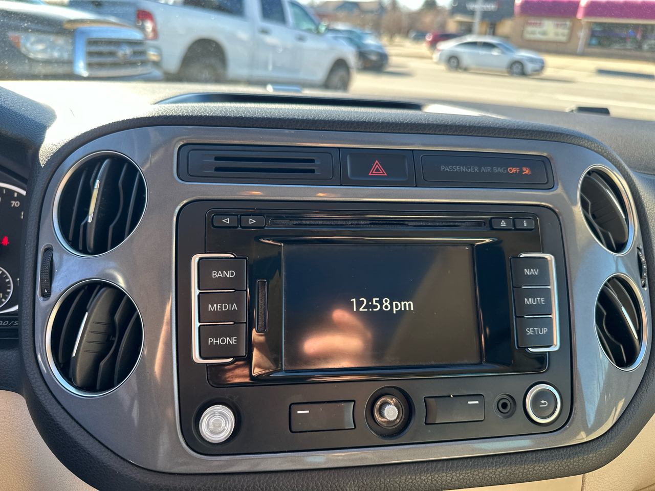 Volkswagen Tiguan 2WD 4dr Auto SE w/Sunroof & Nav 2012