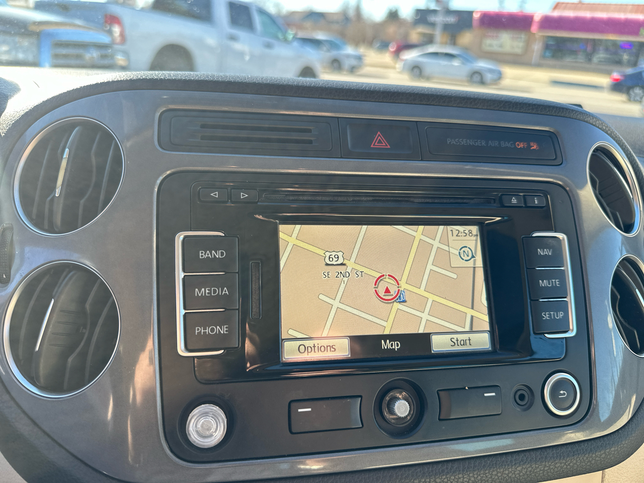 Volkswagen Tiguan 2WD 4dr Auto SE w/Sunroof & Nav 2012