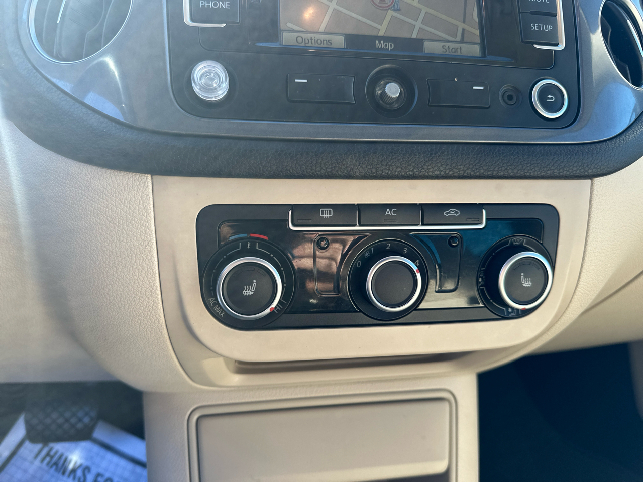 Volkswagen Tiguan 2WD 4dr Auto SE w/Sunroof & Nav 2012