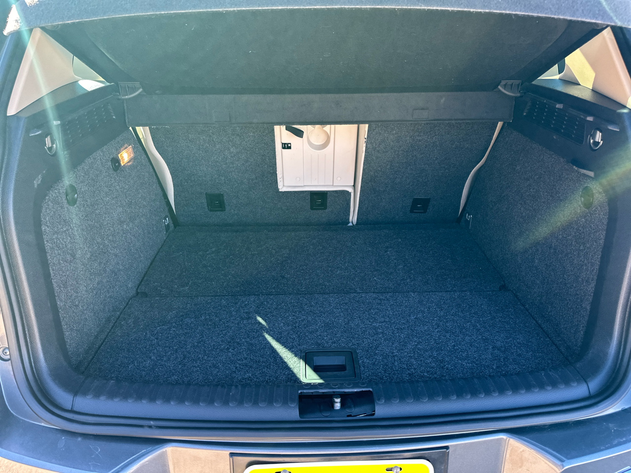 Volkswagen Tiguan 2WD 4dr Auto SE w/Sunroof & Nav 2012