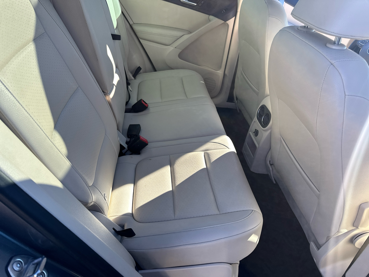 Volkswagen Tiguan 2WD 4dr Auto SE w/Sunroof & Nav 2012