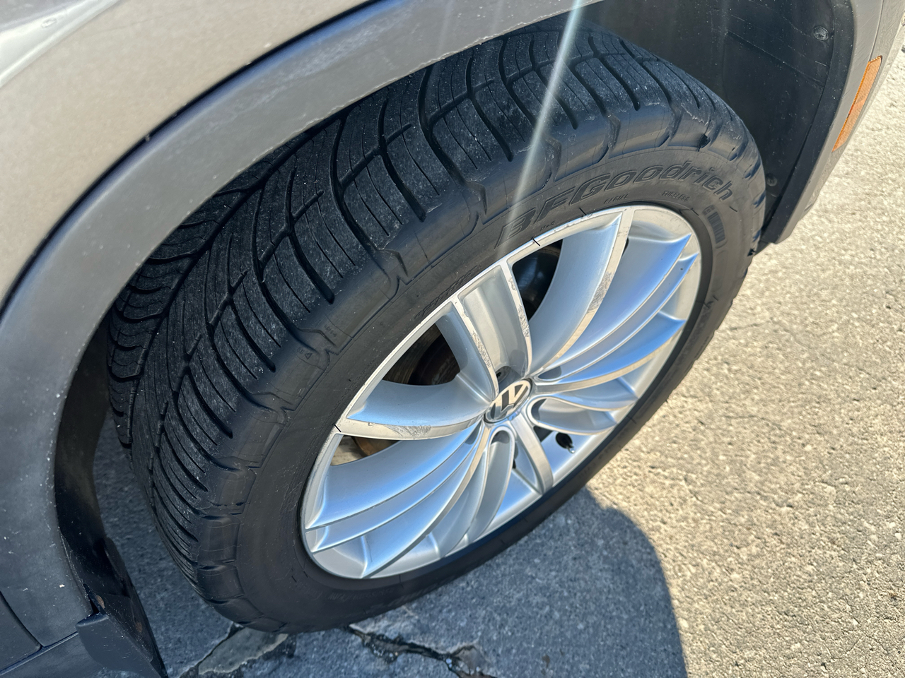 Volkswagen Tiguan 2WD 4dr Auto SE w/Sunroof & Nav 2012