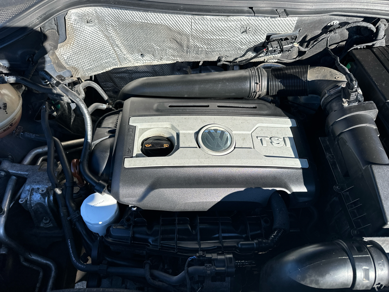 Volkswagen Tiguan 2WD 4dr Auto SE w/Sunroof & Nav 2012