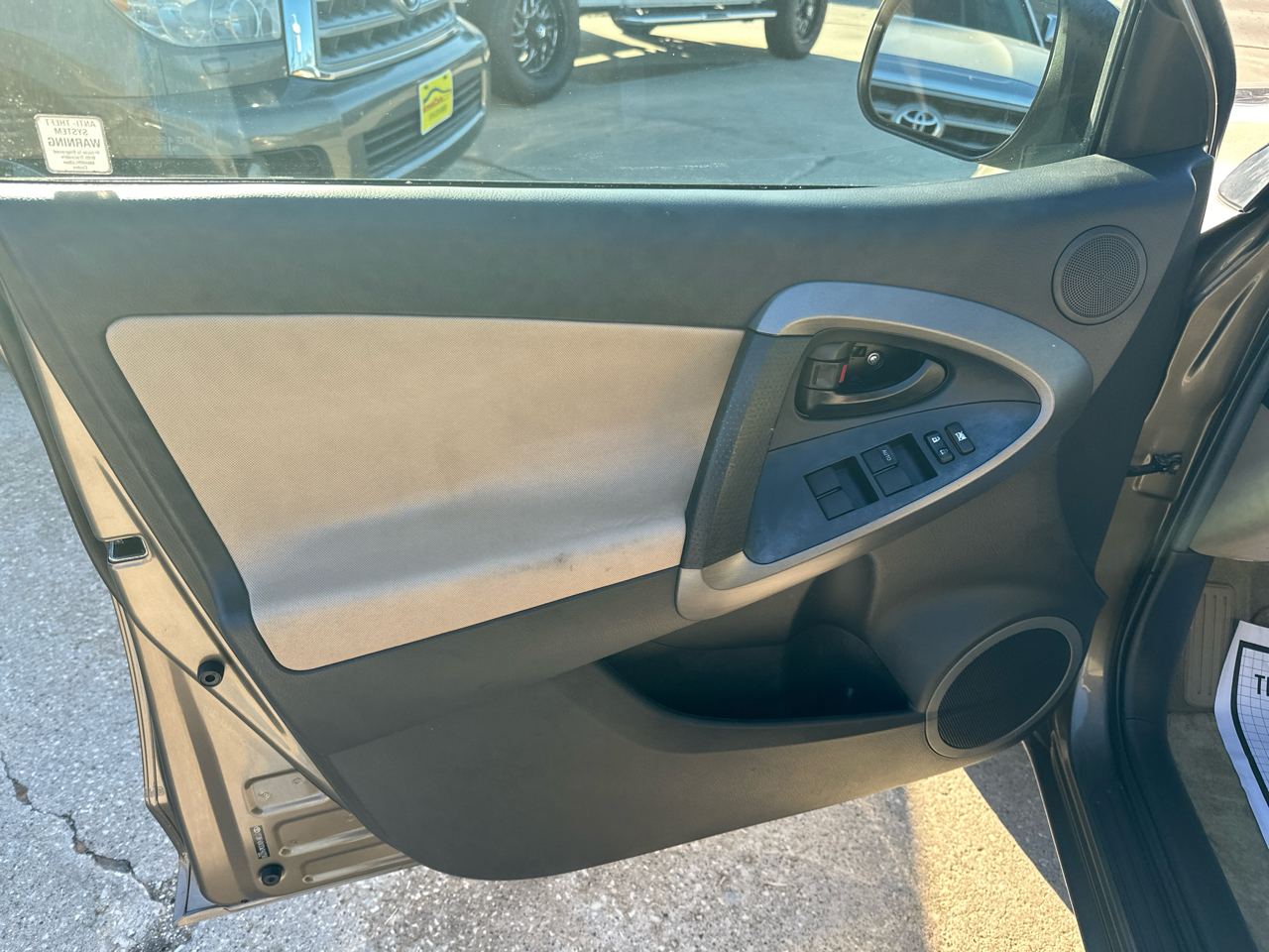 Toyota RAV4 4WD 4dr I4 (Natl) 2012