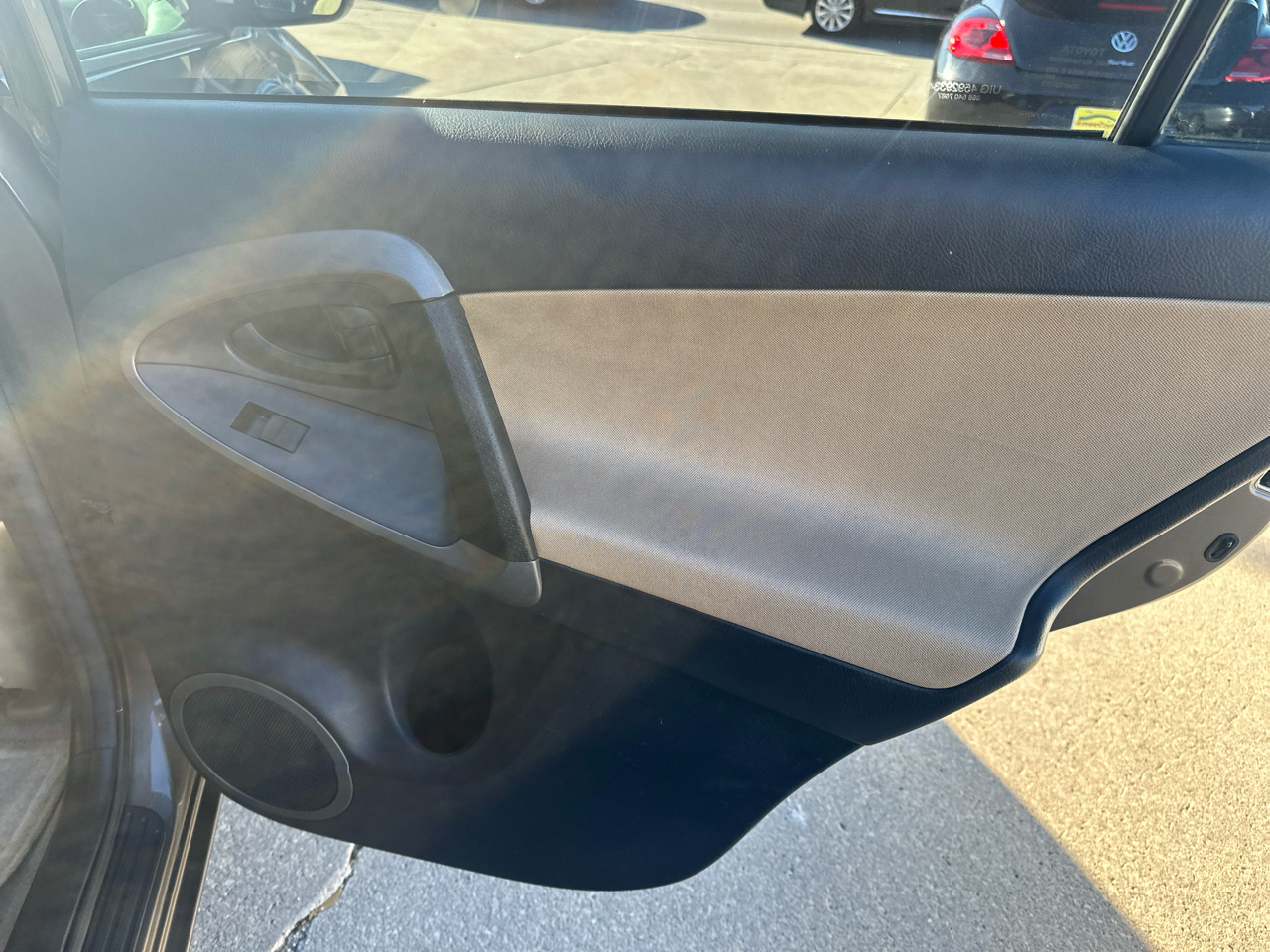 Toyota RAV4 4WD 4dr I4 (Natl) 2012