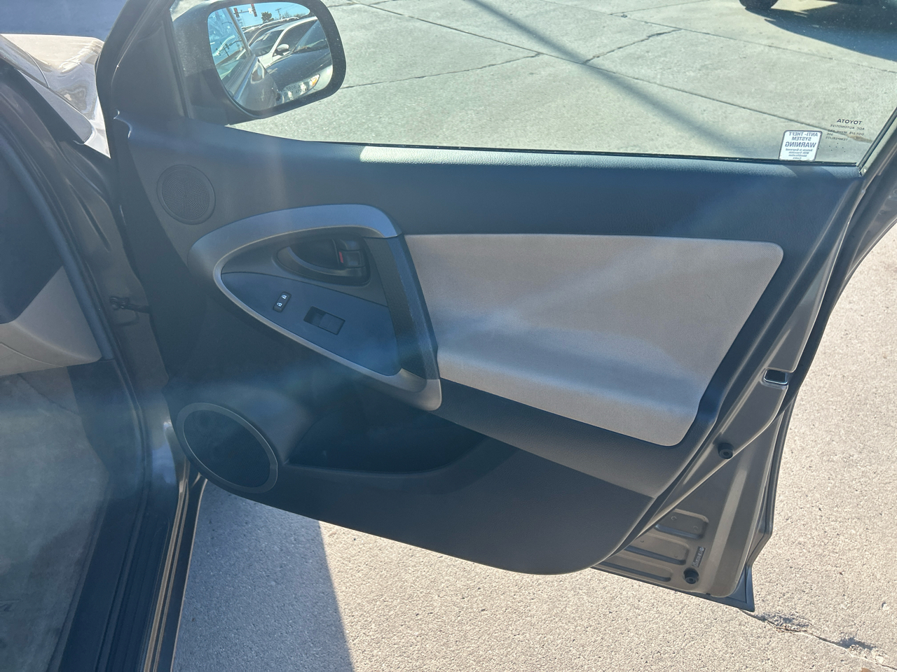 Toyota RAV4 4WD 4dr I4 (Natl) 2012