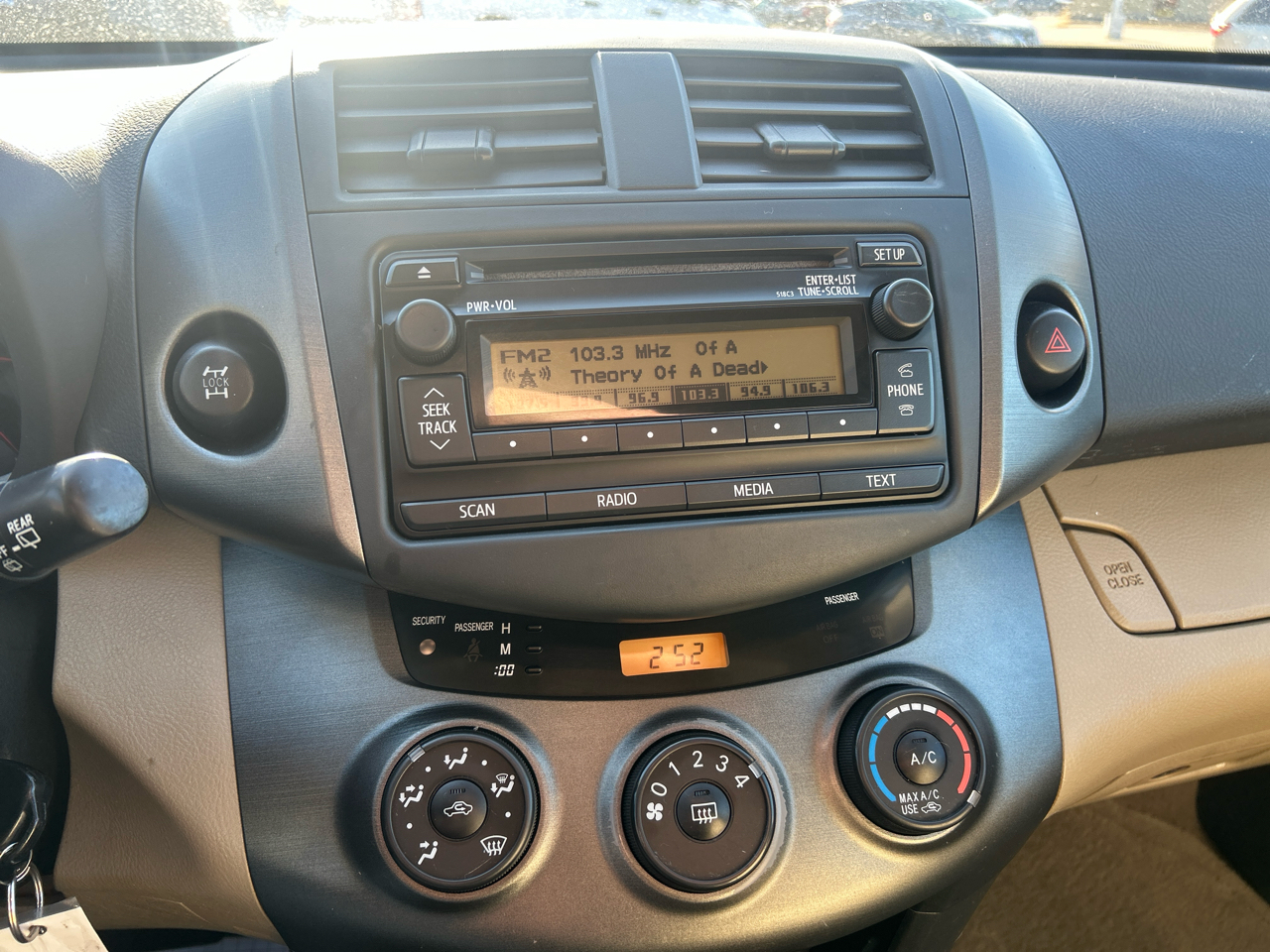 Toyota RAV4 4WD 4dr I4 (Natl) 2012