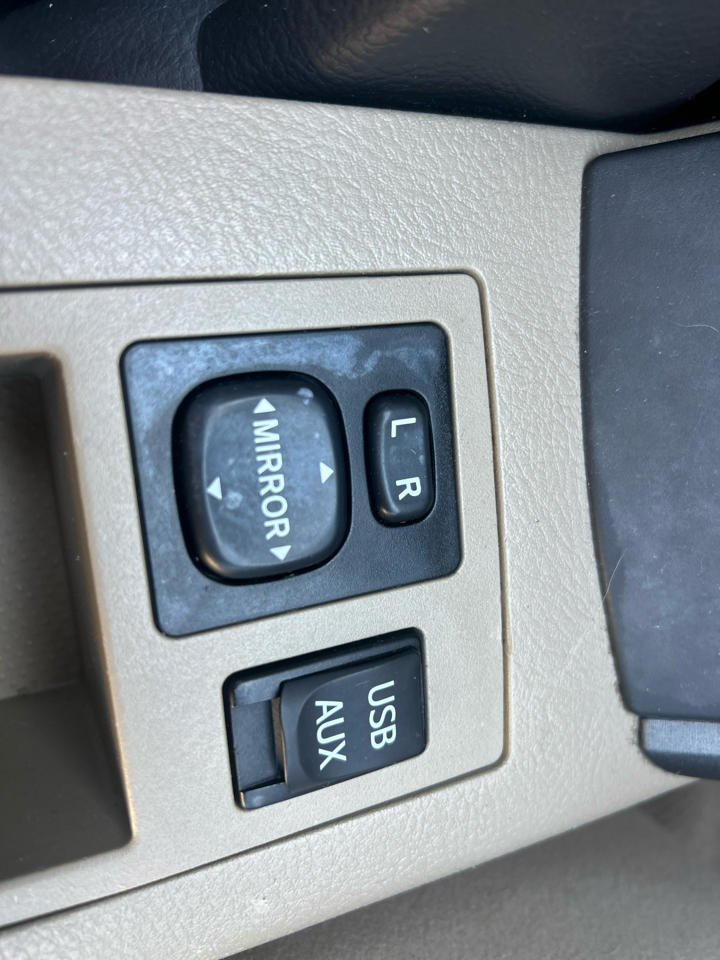 Toyota RAV4 4WD 4dr I4 (Natl) 2012