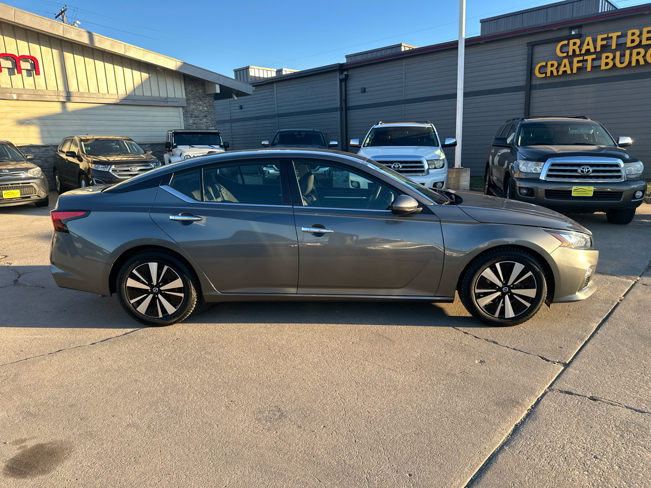 Nissan Altima 2.5 SV Sedan 2021