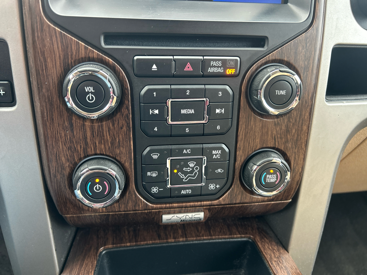 Ford F-150 4WD SuperCrew 145" Lariat 2013