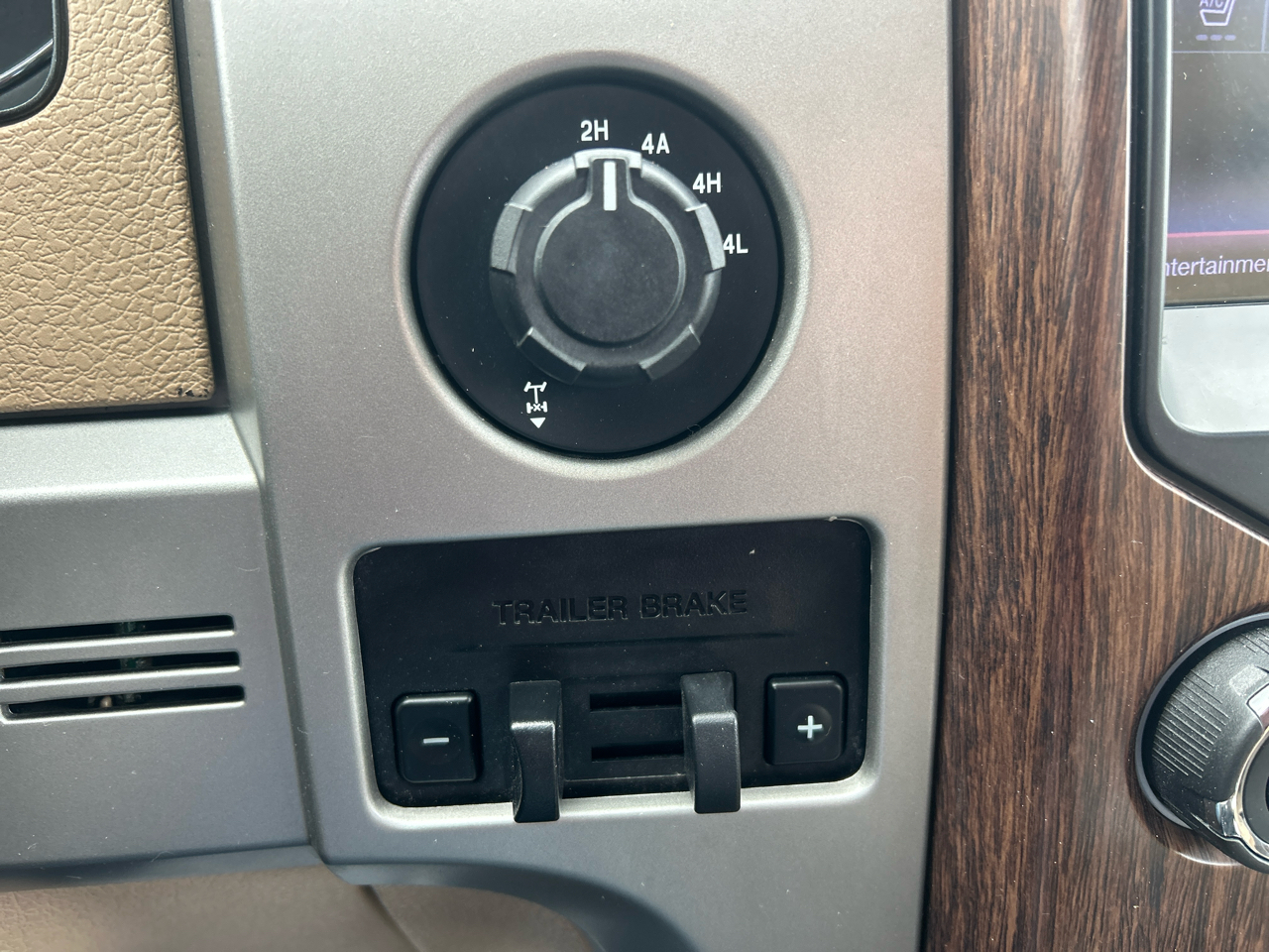 Ford F-150 4WD SuperCrew 145" Lariat 2013