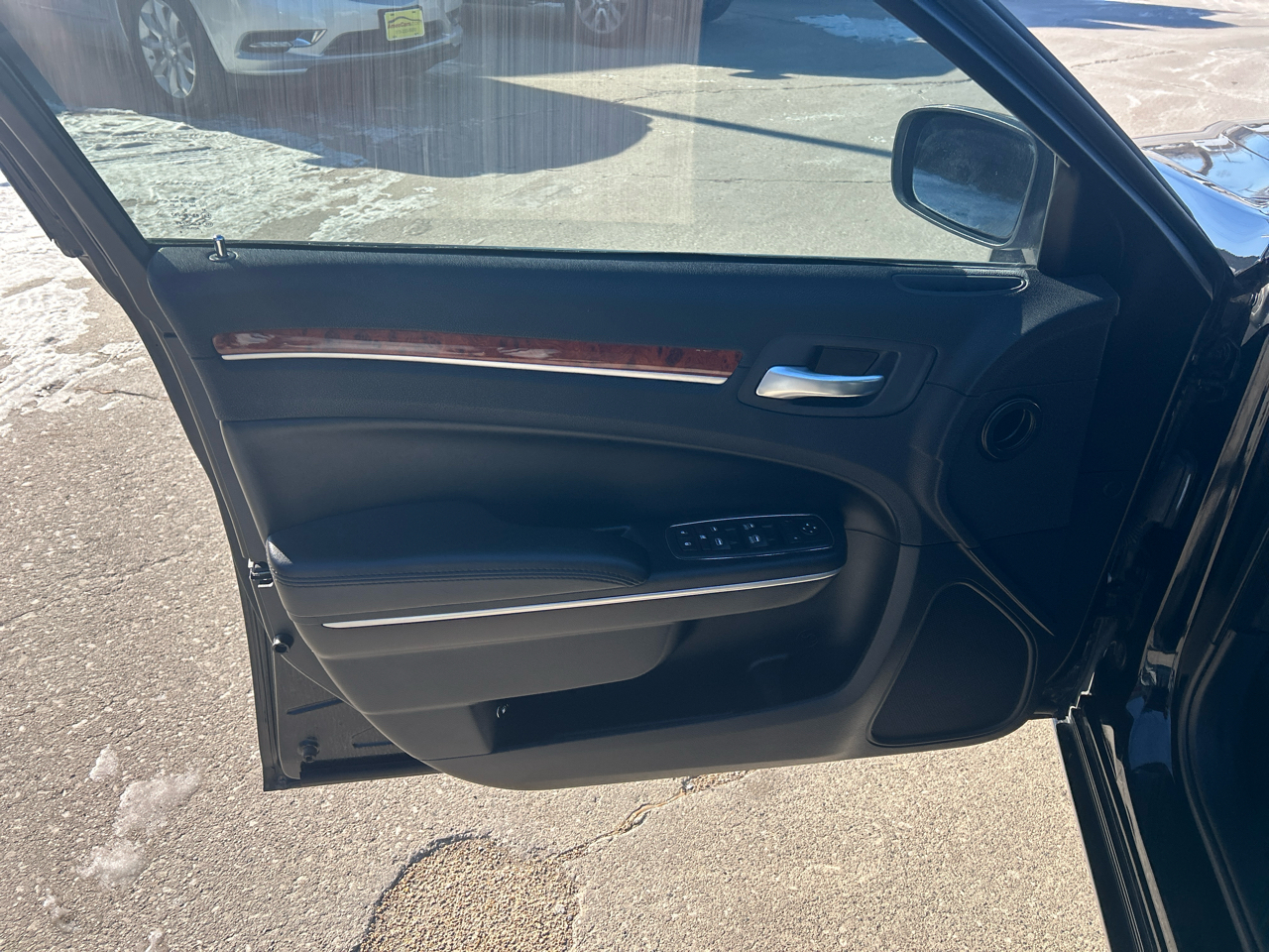 Chrysler 300 4dr Sdn RWD 2013