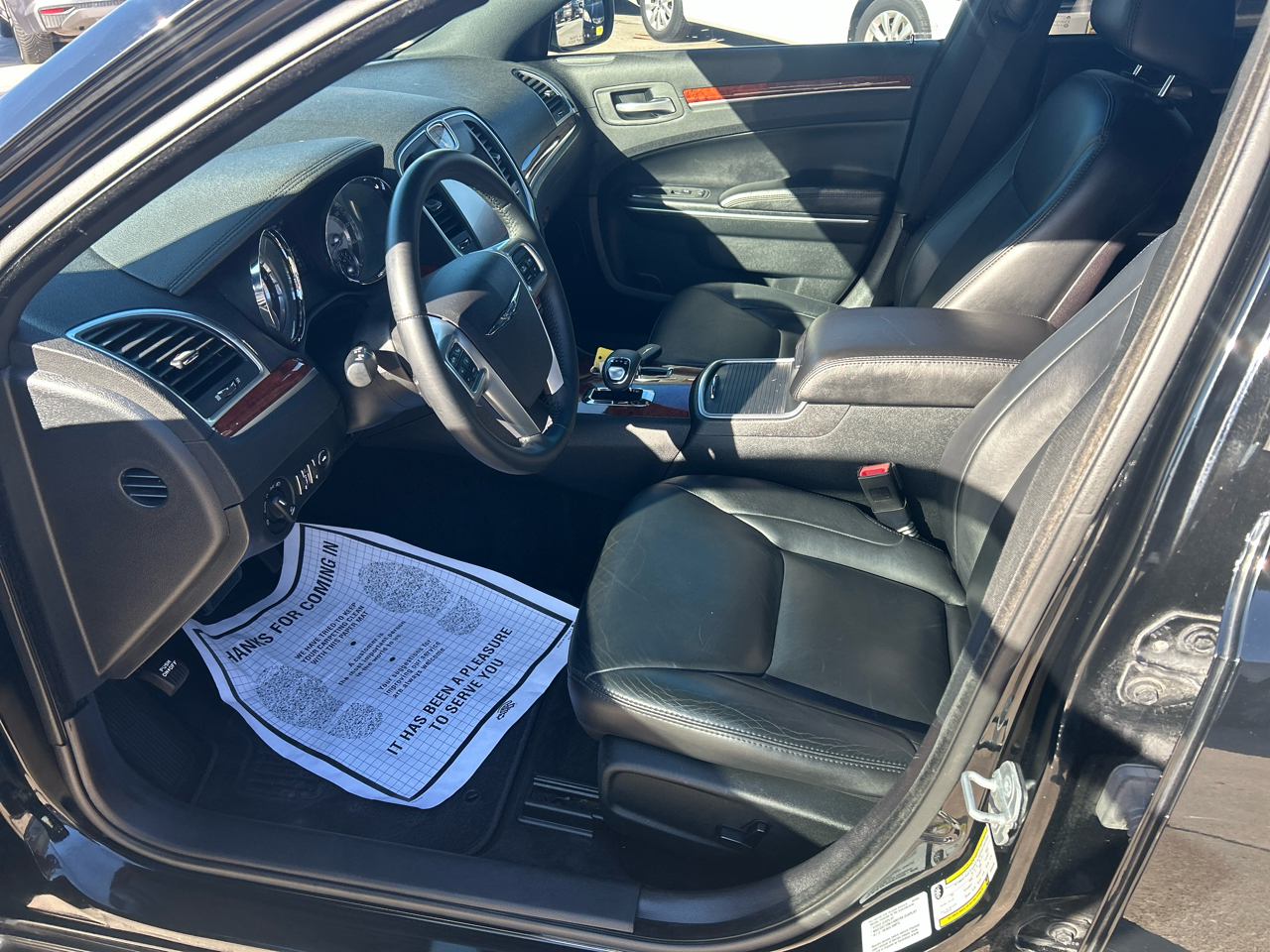 Chrysler 300 4dr Sdn RWD 2013