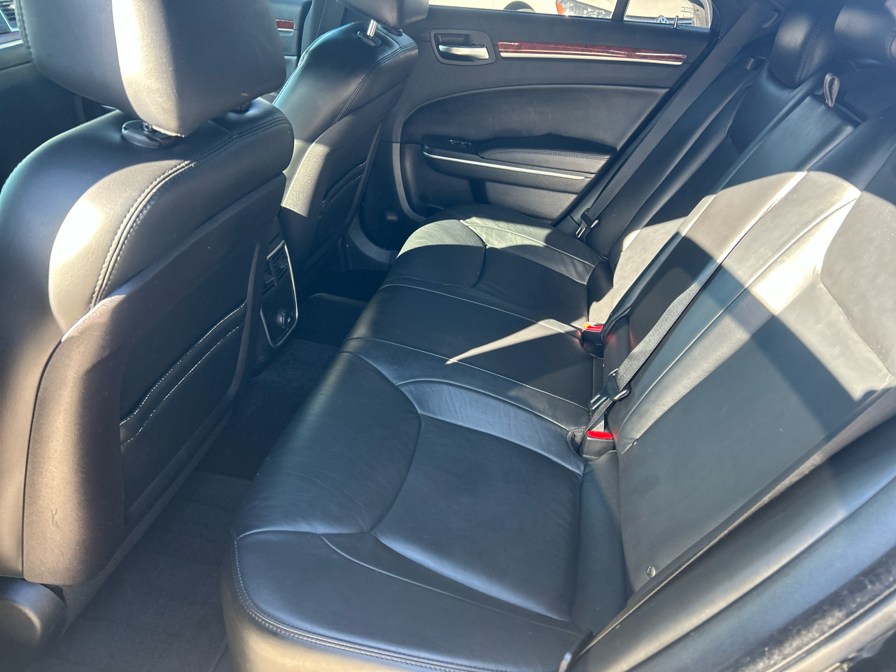 Chrysler 300 4dr Sdn RWD 2013