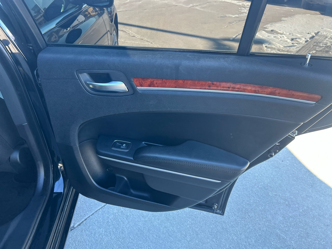 Chrysler 300 4dr Sdn RWD 2013