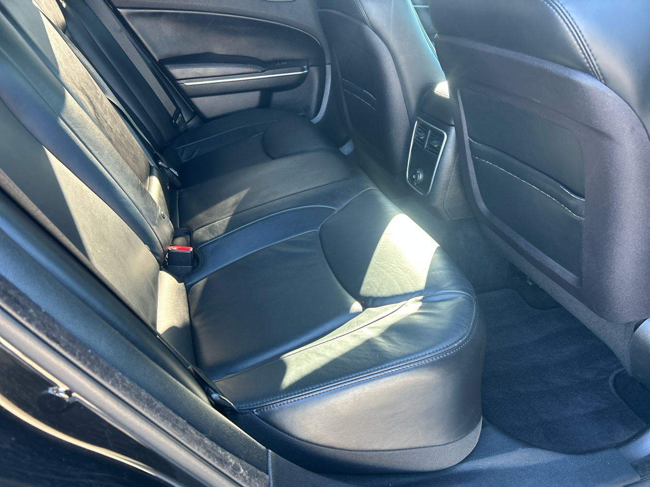 Chrysler 300 4dr Sdn RWD 2013