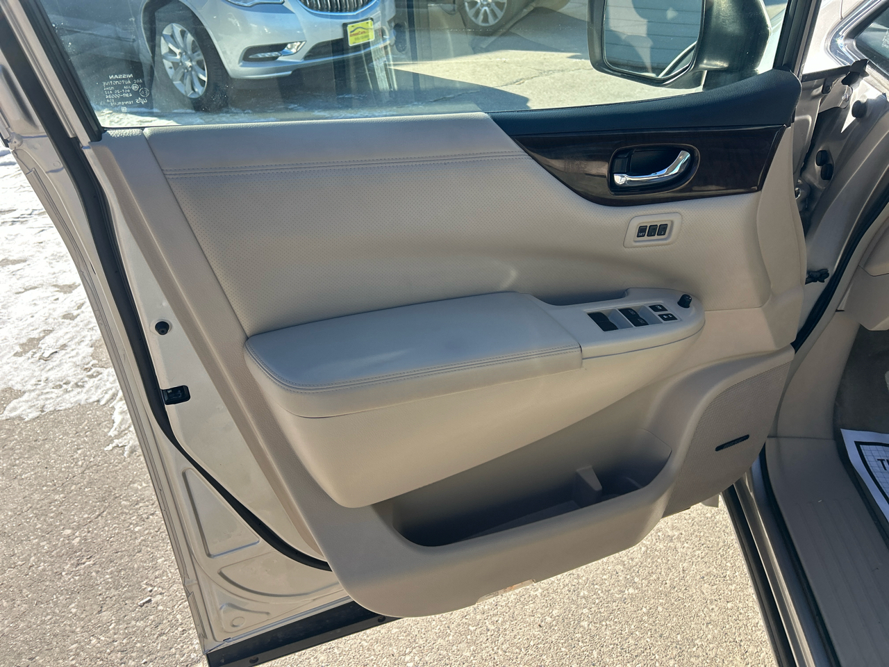 Nissan Quest 4dr LE 2012