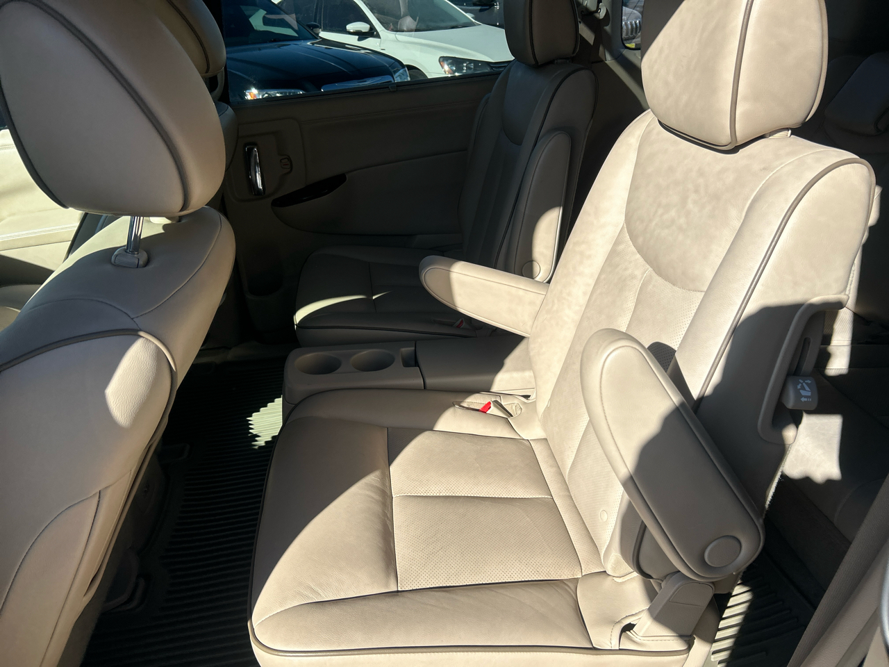 Nissan Quest 4dr LE 2012