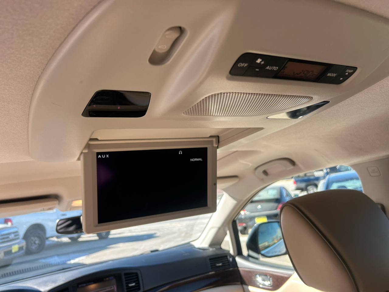 Nissan Quest 4dr LE 2012