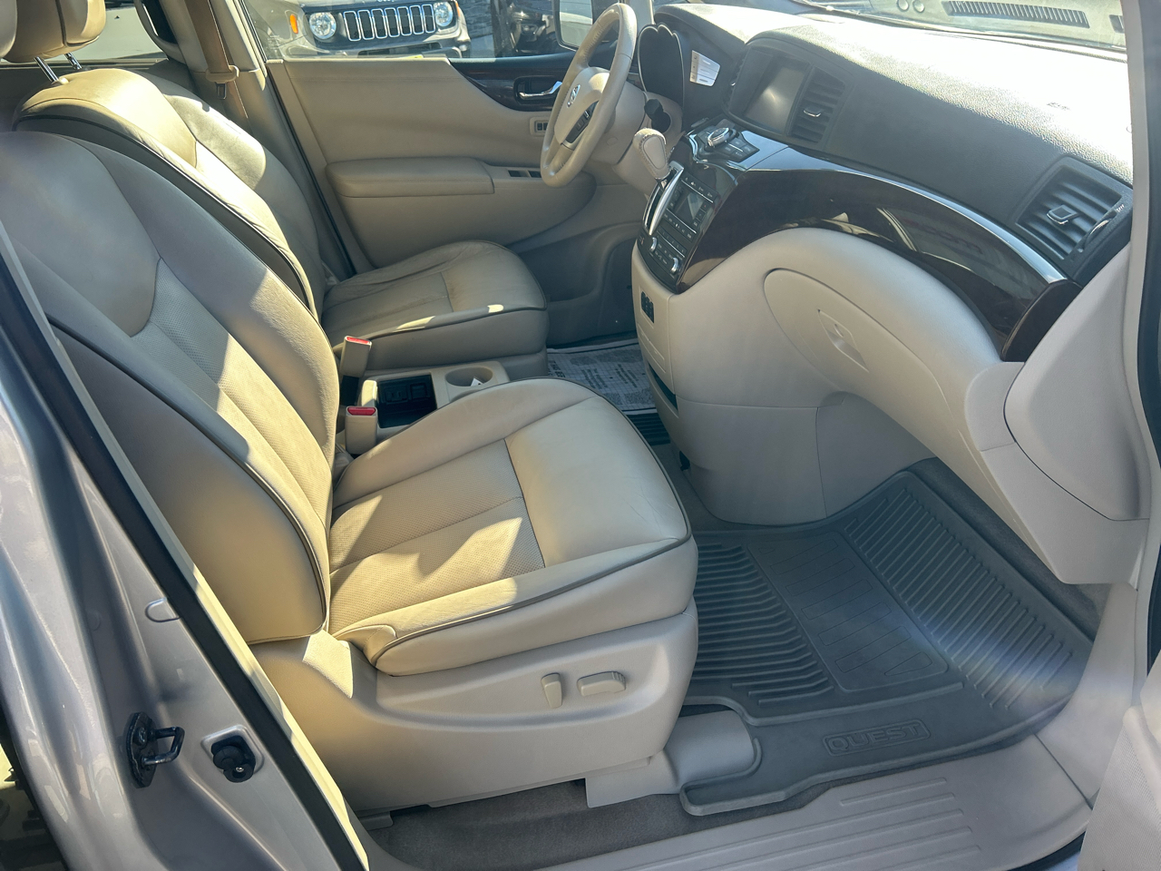 Nissan Quest 4dr LE 2012