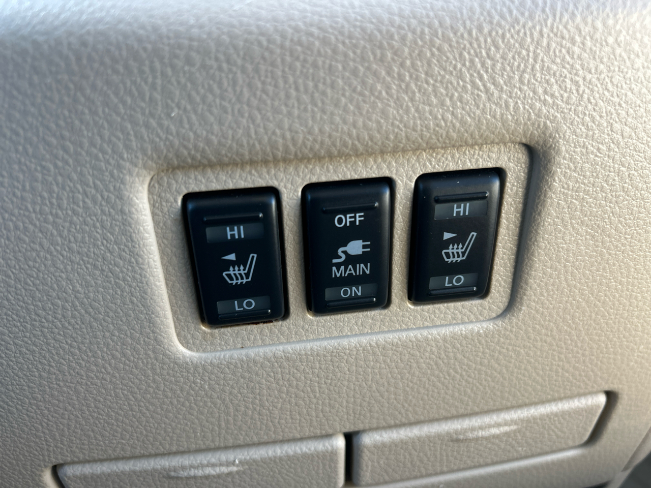 Nissan Quest 4dr LE 2012