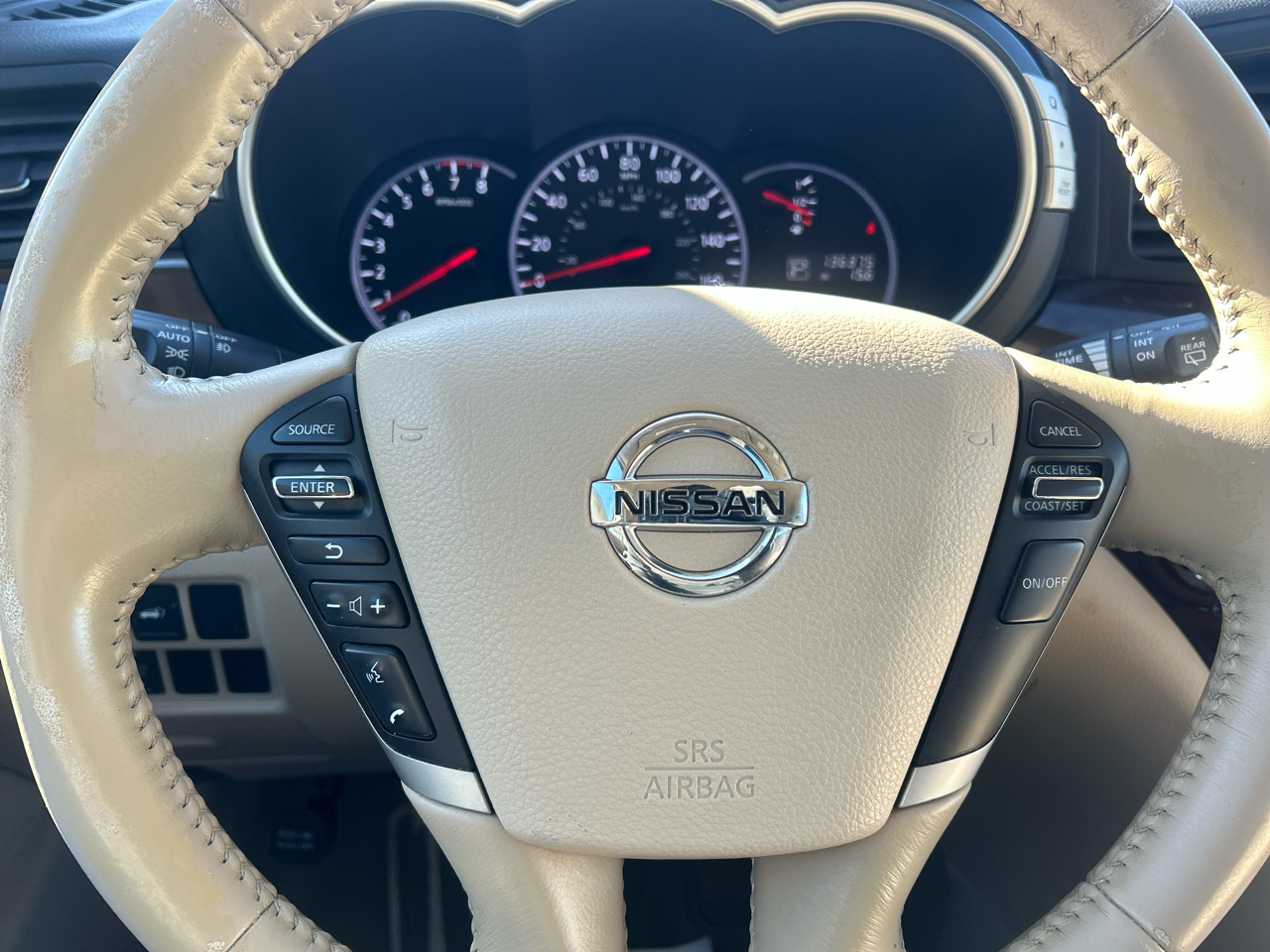 Nissan Quest 4dr LE 2012