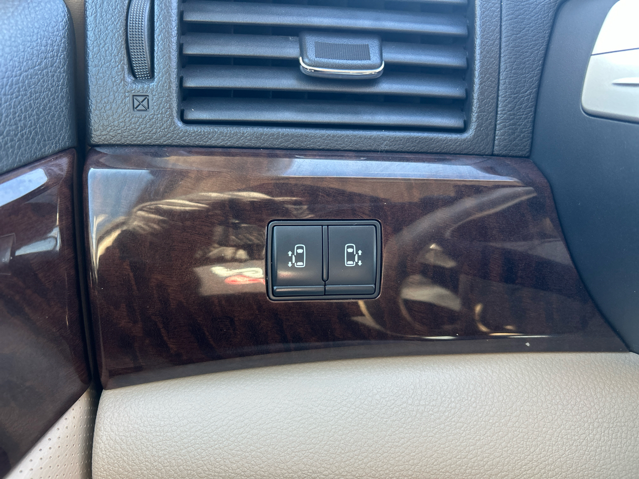 Nissan Quest 4dr LE 2012