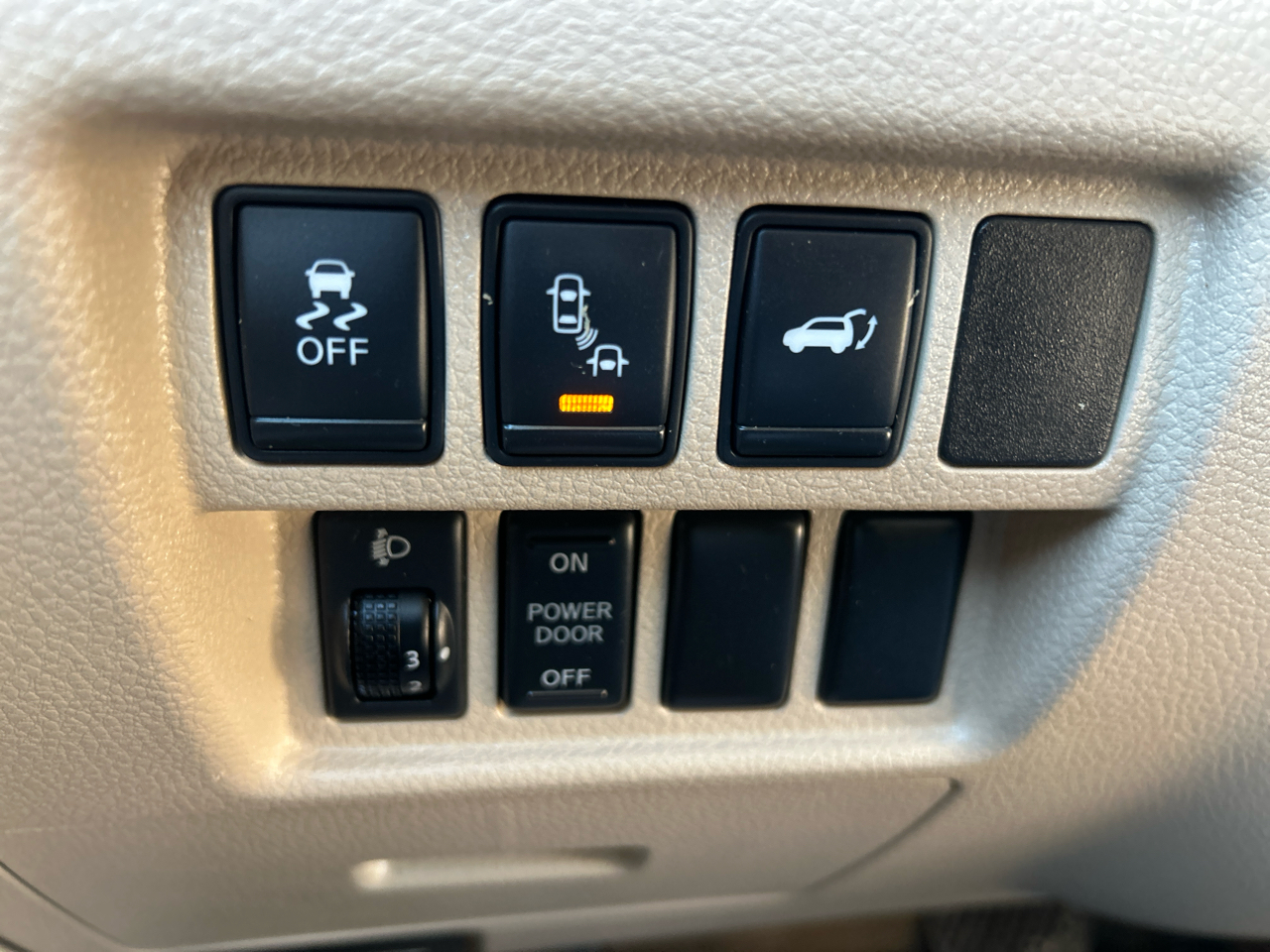 Nissan Quest 4dr LE 2012