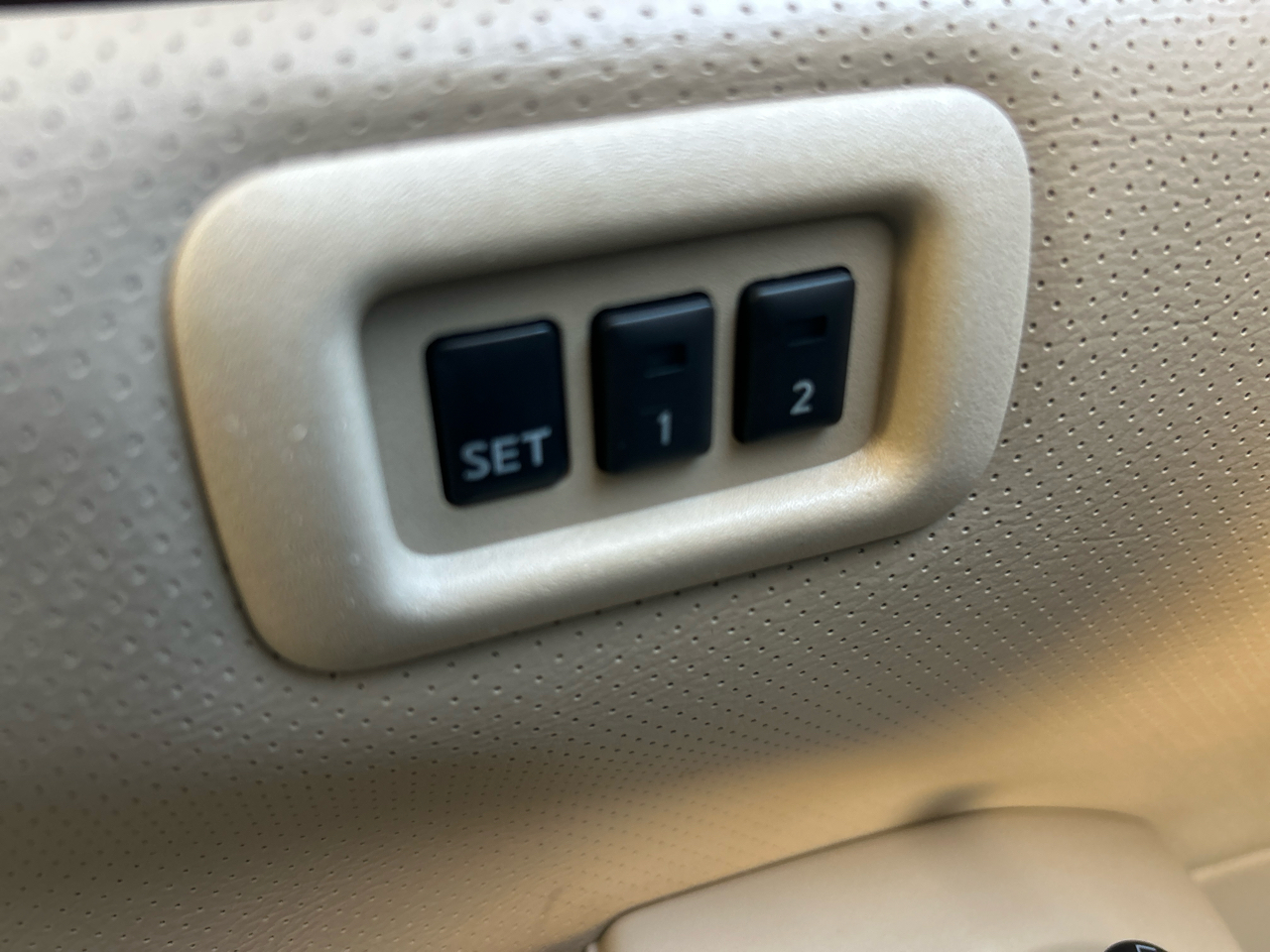 Nissan Quest 4dr LE 2012