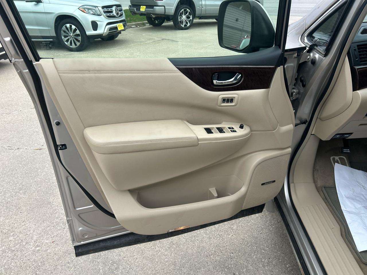 Nissan Quest 4dr LE 2012