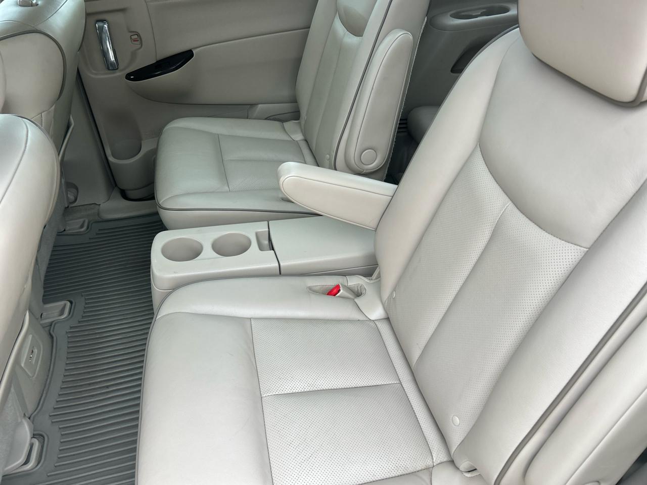 Nissan Quest 4dr LE 2012