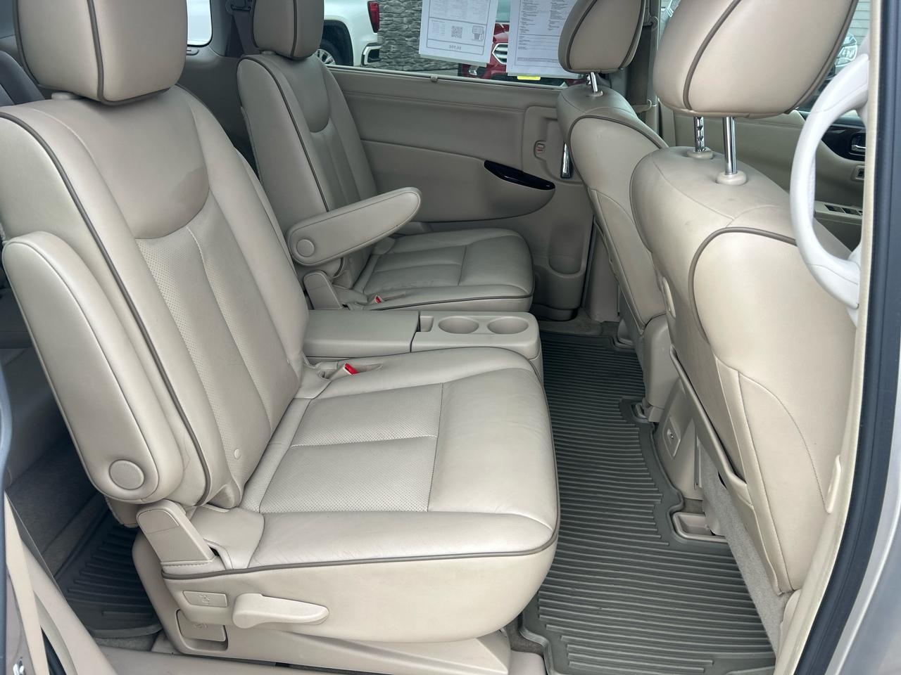 Nissan Quest 4dr LE 2012